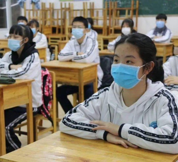 不晒升学率以体育牵引学生全面发展让孩子们脚下有力