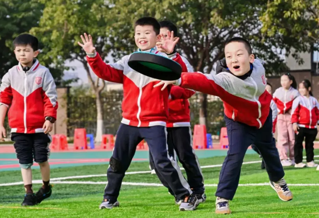 痛痛快快玩一瞬间这五分钟更是一种教育观念的刻度 痛痛快快玩一瞬间这五分钟更是一种教育观念的刻度